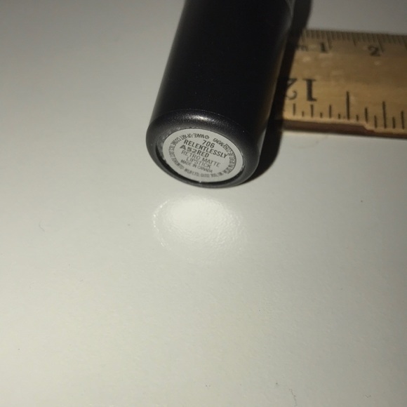 MAC COSMETICS | ‘Relentlessly Red’ Retro Matte Lipstick - Picture 3 of 6